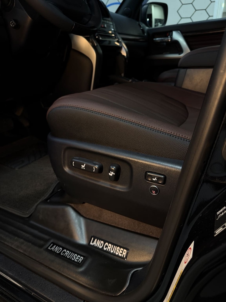 Перетяжка салона Toyota Land Cruiser 200 фото 8